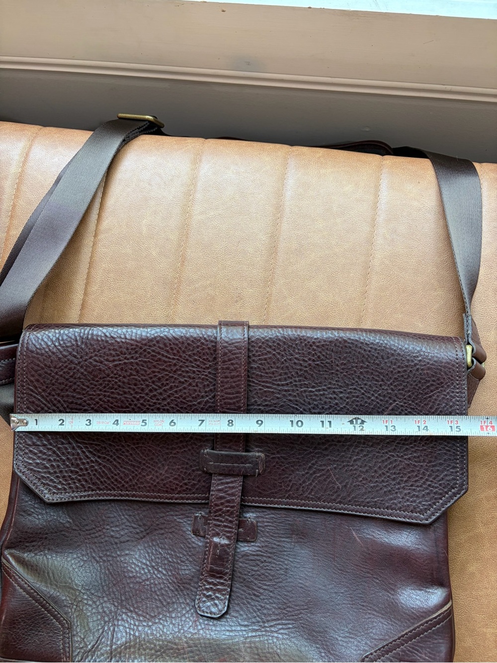 Allen Edmonds dark brown grained leather messenger bag made in the USA - Picture 6 of 12